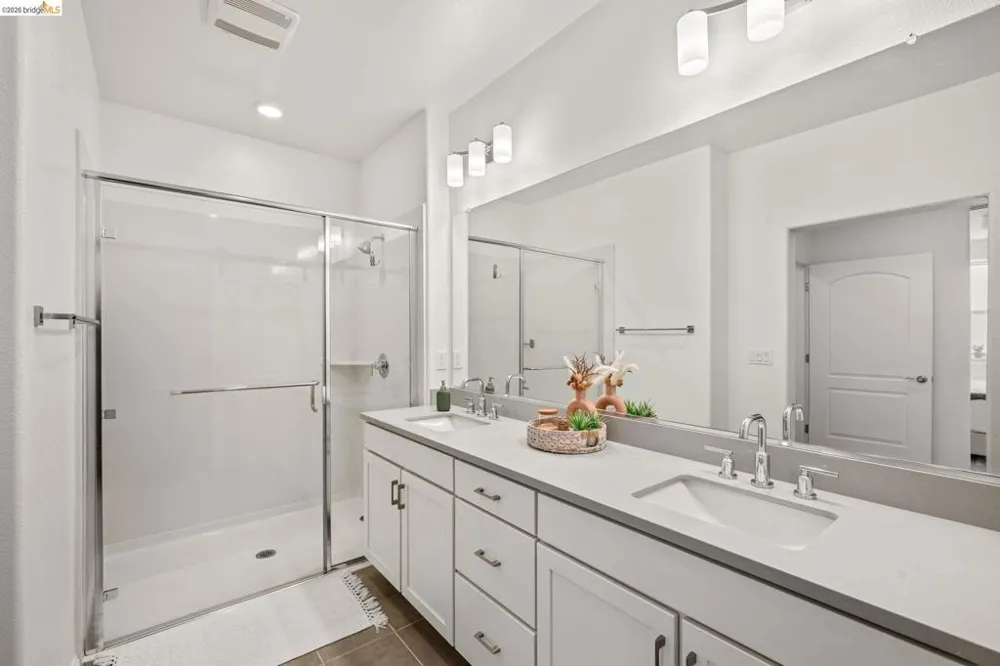 2875 Tradewind Dr Alameda, CA 94501