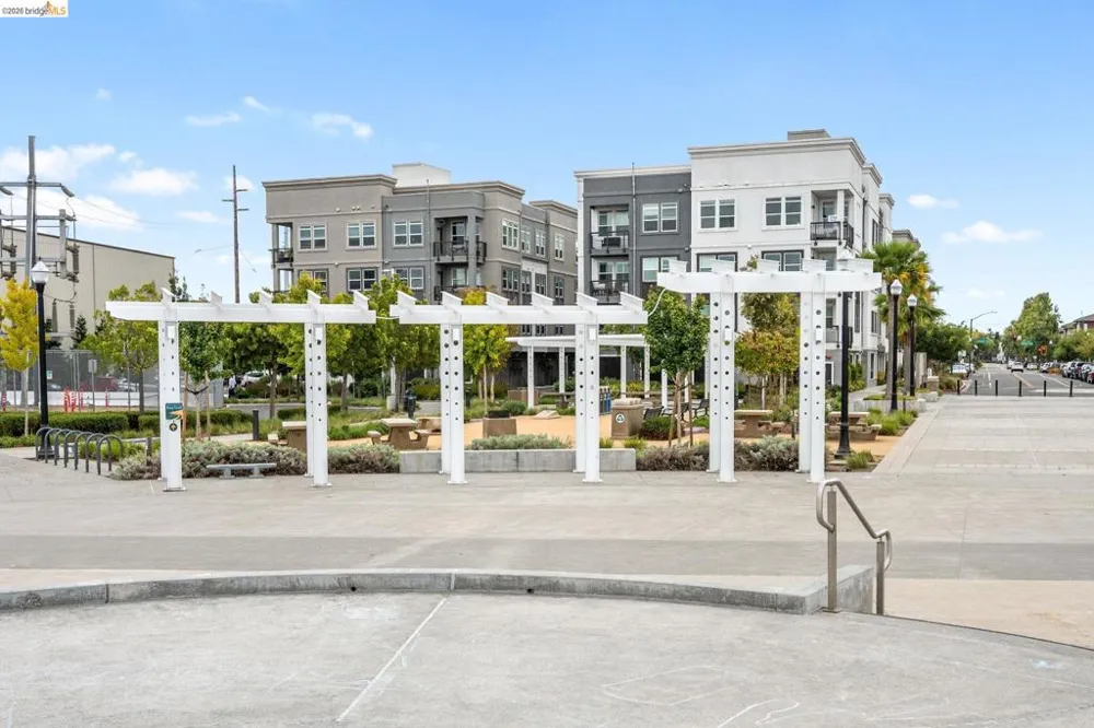 2875 Tradewind Dr Alameda, CA 94501