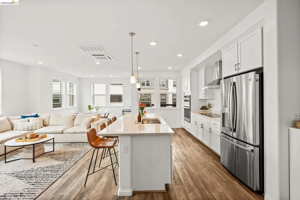2875 Tradewind Dr Alameda, CA 94501