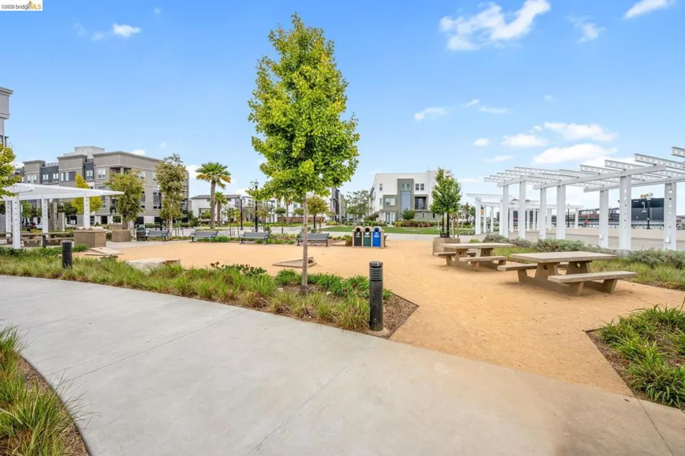 2875 Tradewind Dr Alameda, CA 94501