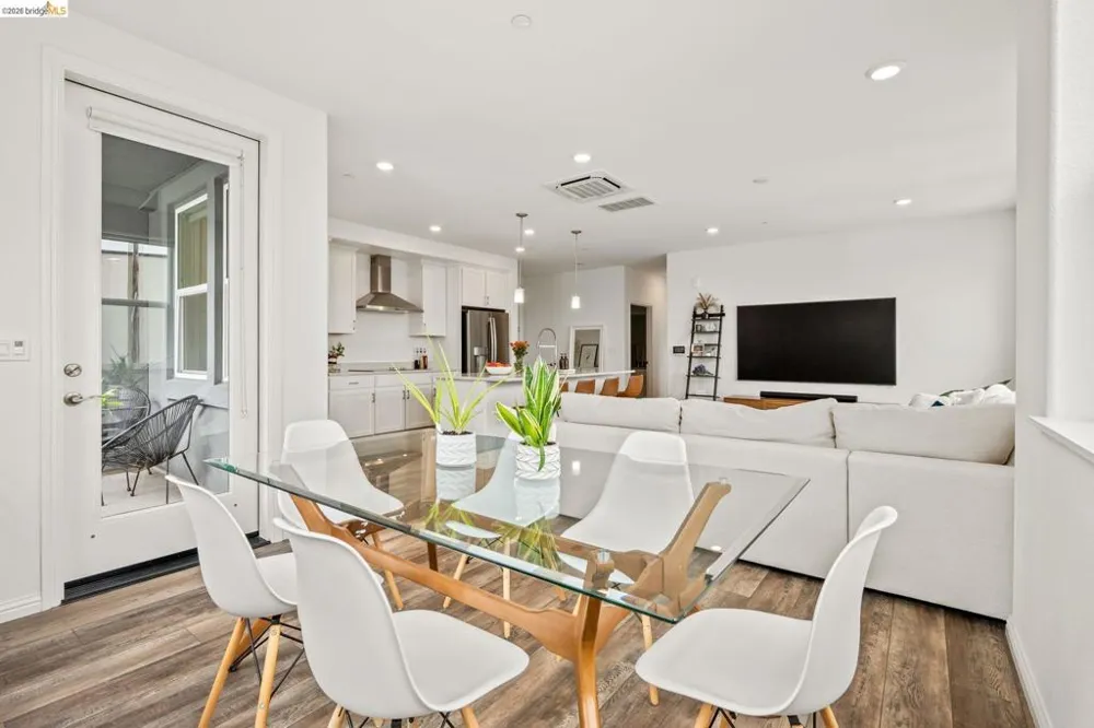 2875 Tradewind Dr Alameda, CA 94501