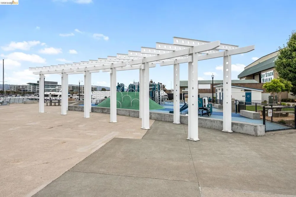 2875 Tradewind Dr Alameda, CA 94501
