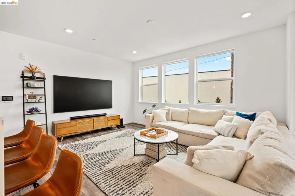 2875 Tradewind Dr Alameda, CA 94501