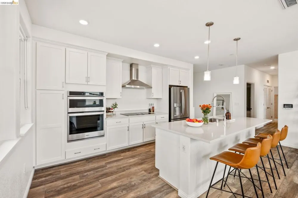 2875 Tradewind Dr Alameda, CA 94501