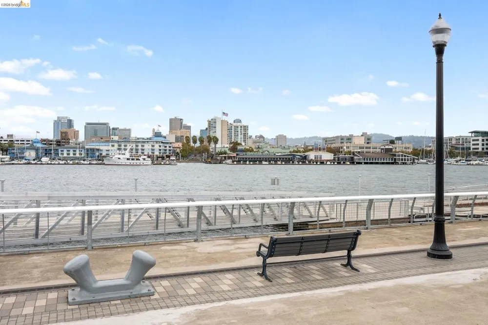 2875 Tradewind Dr Alameda, CA 94501