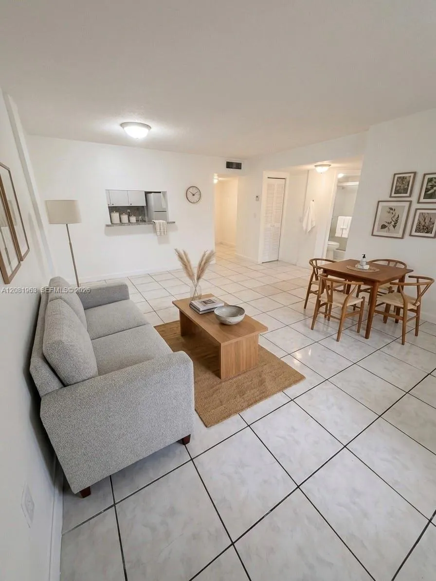 2725 W Okeechobee Rd #3 Hialeah, FL 33010