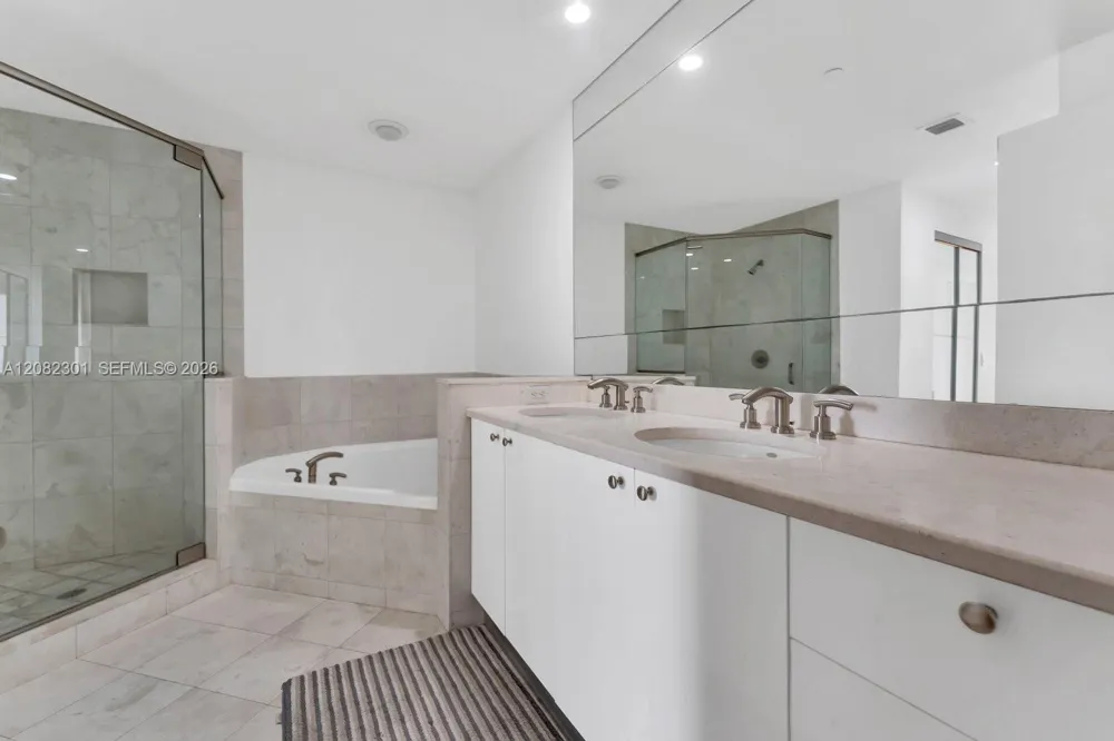 901 Brickell Key Blvd #1105 Miami, FL 33131