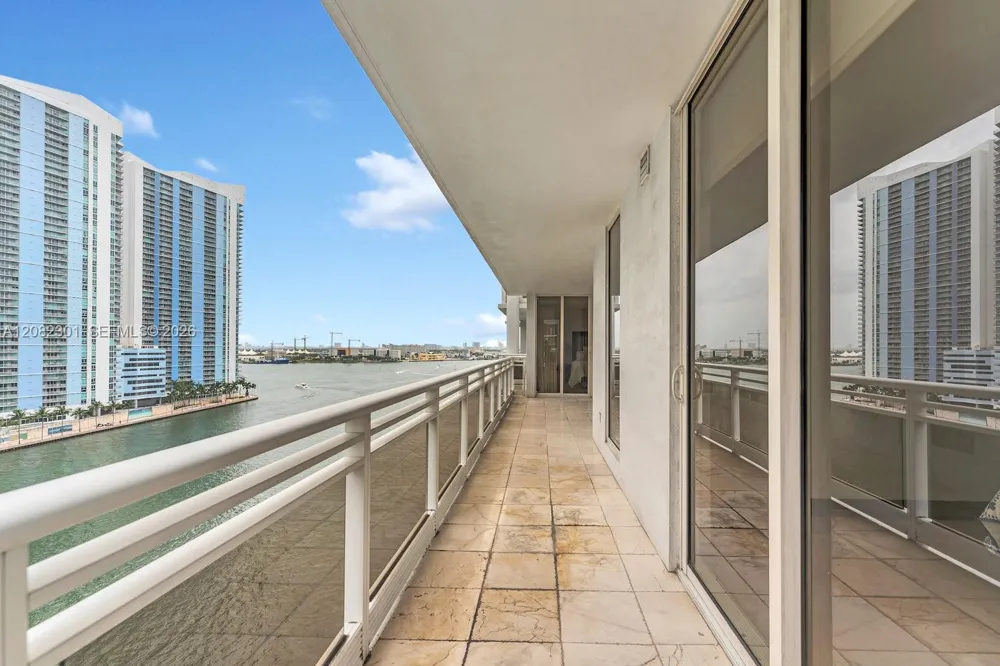 901 Brickell Key Blvd #1105 Miami, FL 33131