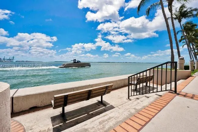 901 Brickell Key Blvd #1105 Miami, FL 33131