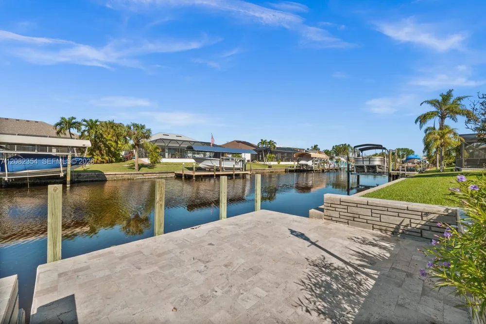 117 SE 40 th ter Cape Coral, FL 33904