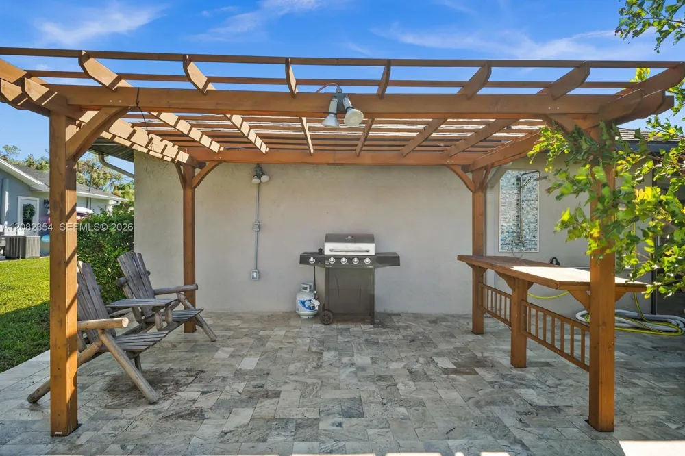 117 SE 40 th ter Cape Coral, FL 33904
