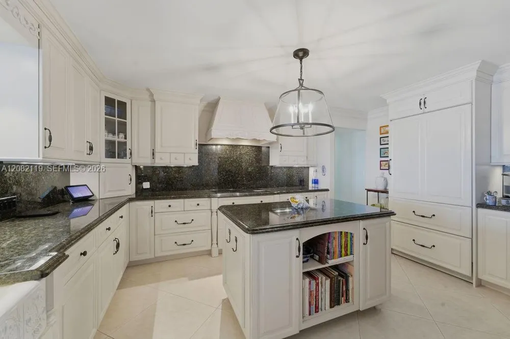 19670 Beach Rd #PHB4 Tequesta, FL 33469