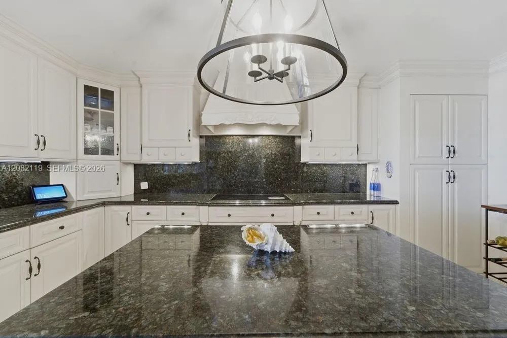 19670 Beach Rd #PHB4 Tequesta, FL 33469