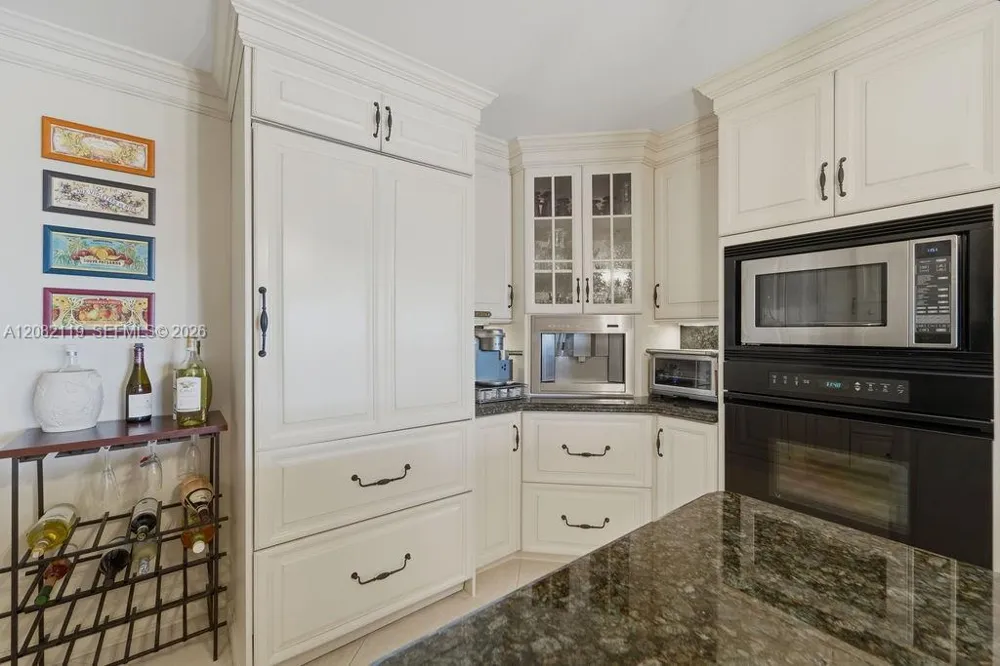 19670 Beach Rd #PHB4 Tequesta, FL 33469