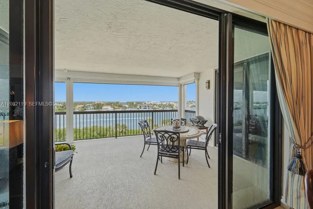 19670 Beach Rd #PHB4 Tequesta, FL 33469