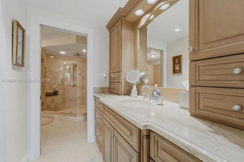 19670 Beach Rd #PHB4 Tequesta, FL 33469