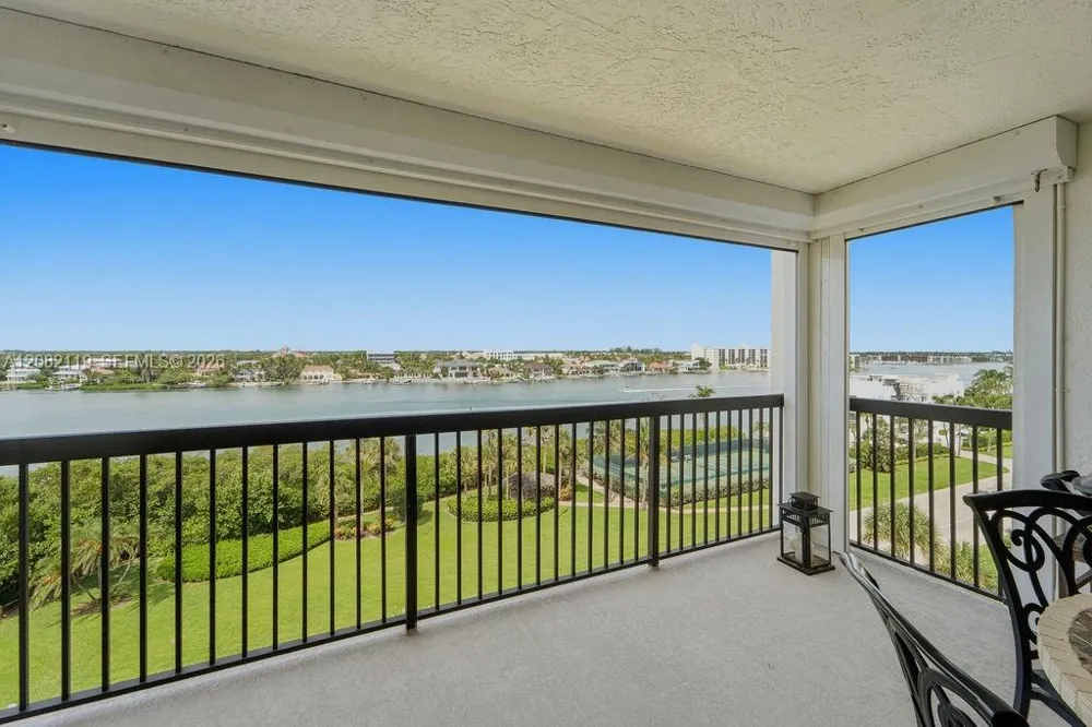 19670 Beach Rd #PHB4 Tequesta, FL 33469