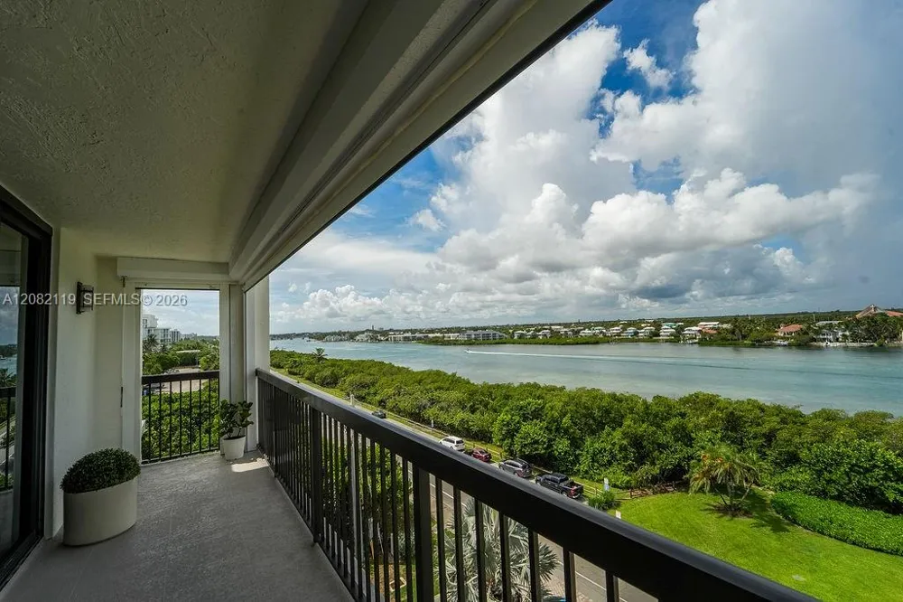 19670 Beach Rd #PHB4 Tequesta, FL 33469