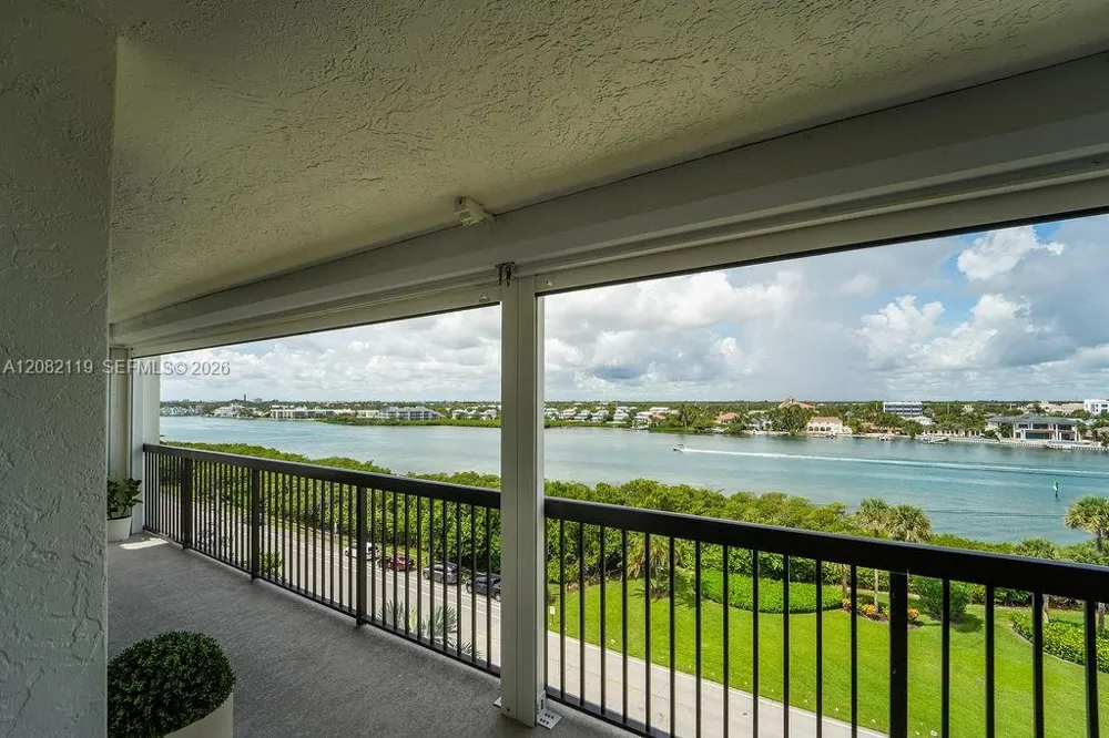 19670 Beach Rd #PHB4 Tequesta, FL 33469