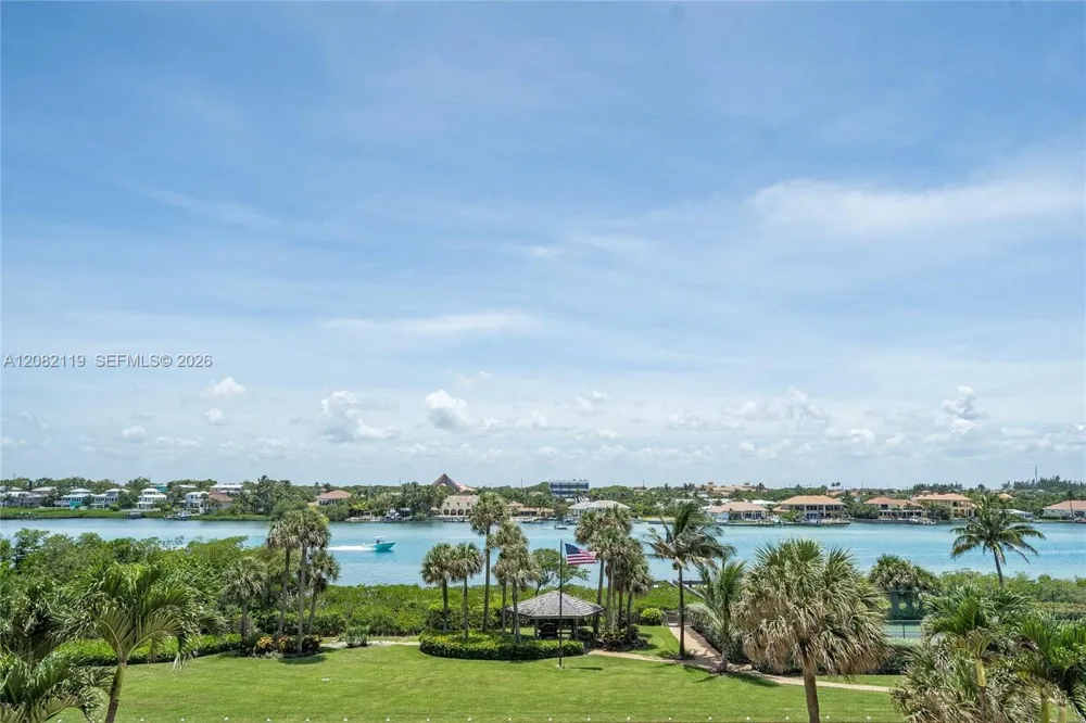 19670 Beach Rd #PHB4 Tequesta, FL 33469