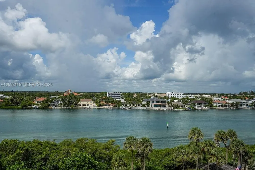 19670 Beach Rd #PHB4 Tequesta, FL 33469
