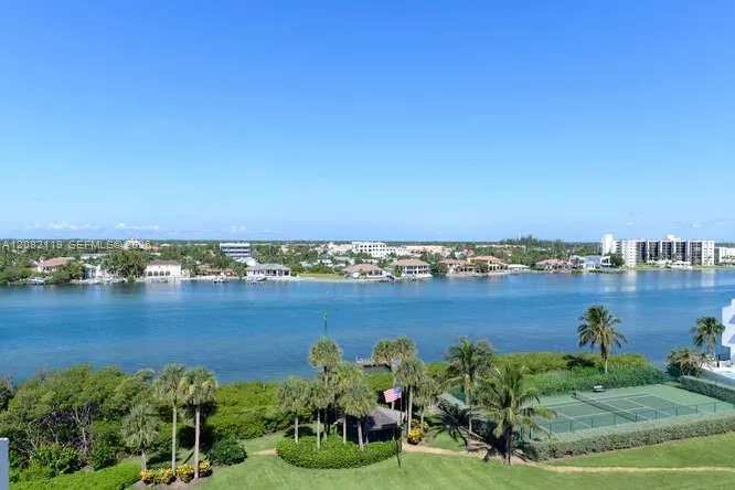 19670 Beach Rd #PHB4 Tequesta, FL 33469