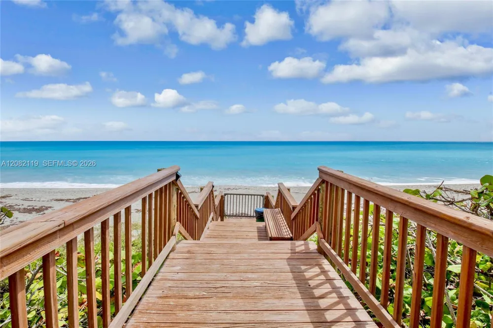 19670 Beach Rd #PHB4 Tequesta, FL 33469