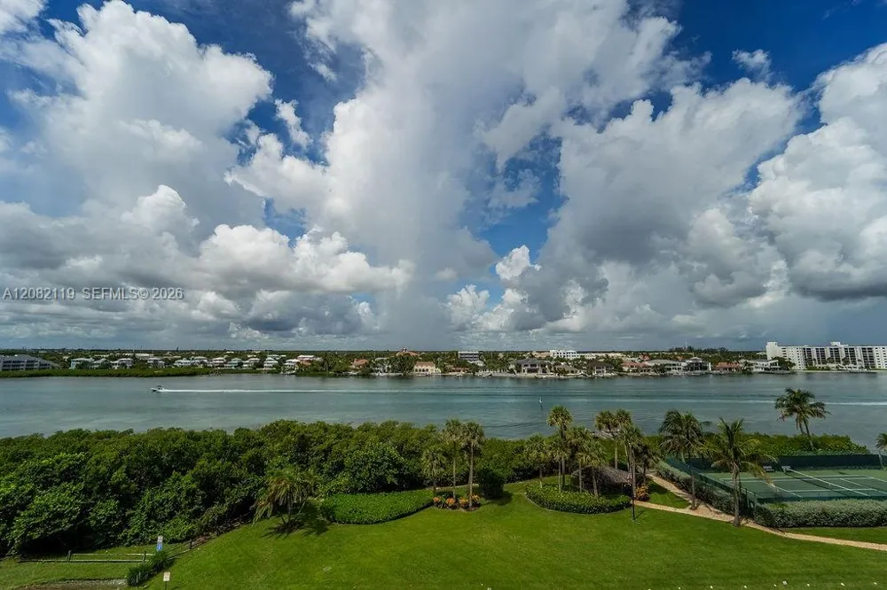 19670 Beach Rd #PHB4 Tequesta, FL 33469