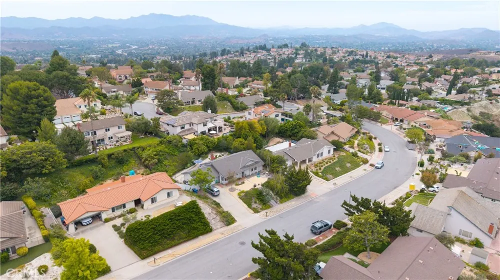 2378 Avenida Otono Thousand Oaks, CA 91362