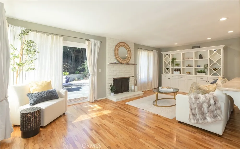 2378 Avenida Otono Thousand Oaks, CA 91362