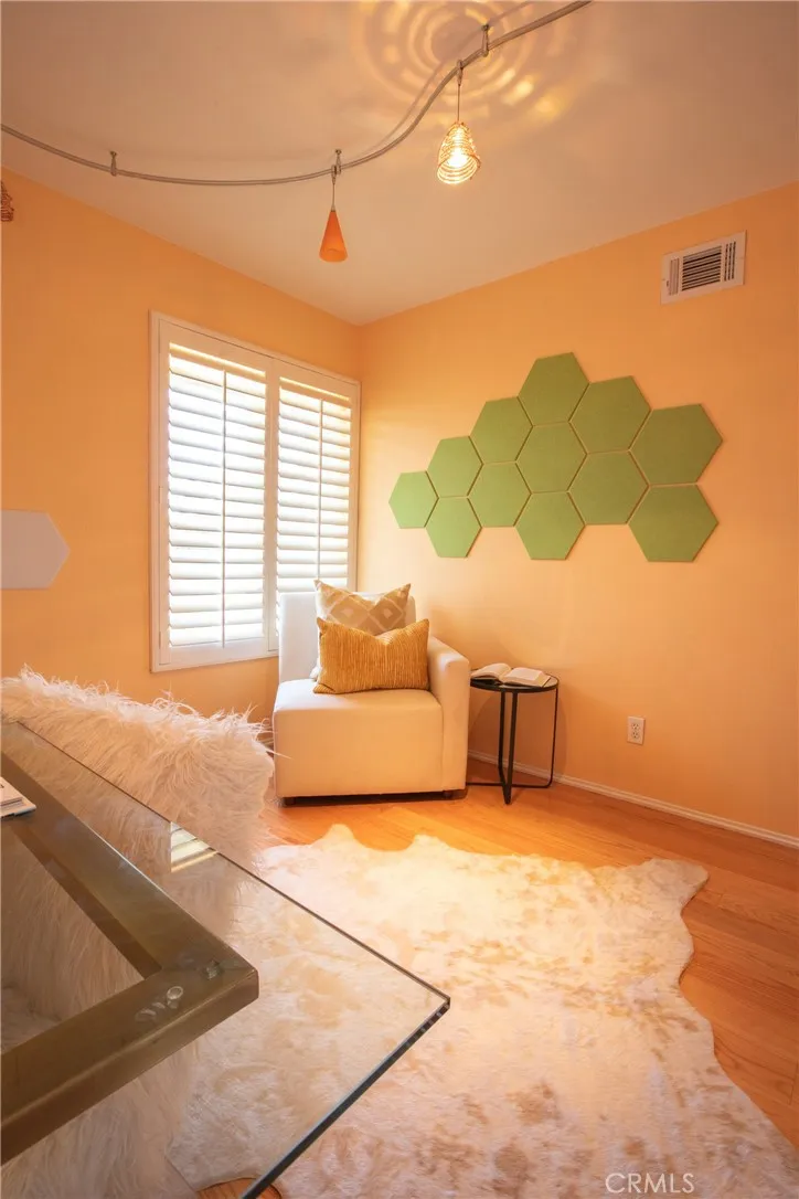 2378 Avenida Otono Thousand Oaks, CA 91362