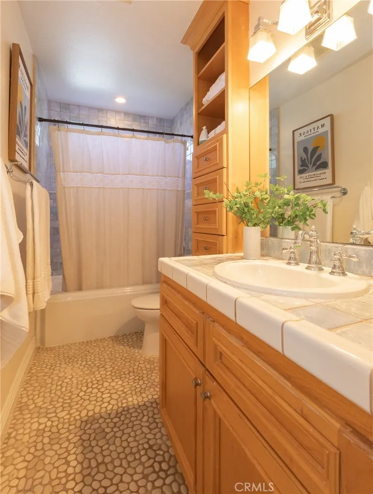 2378 Avenida Otono Thousand Oaks, CA 91362