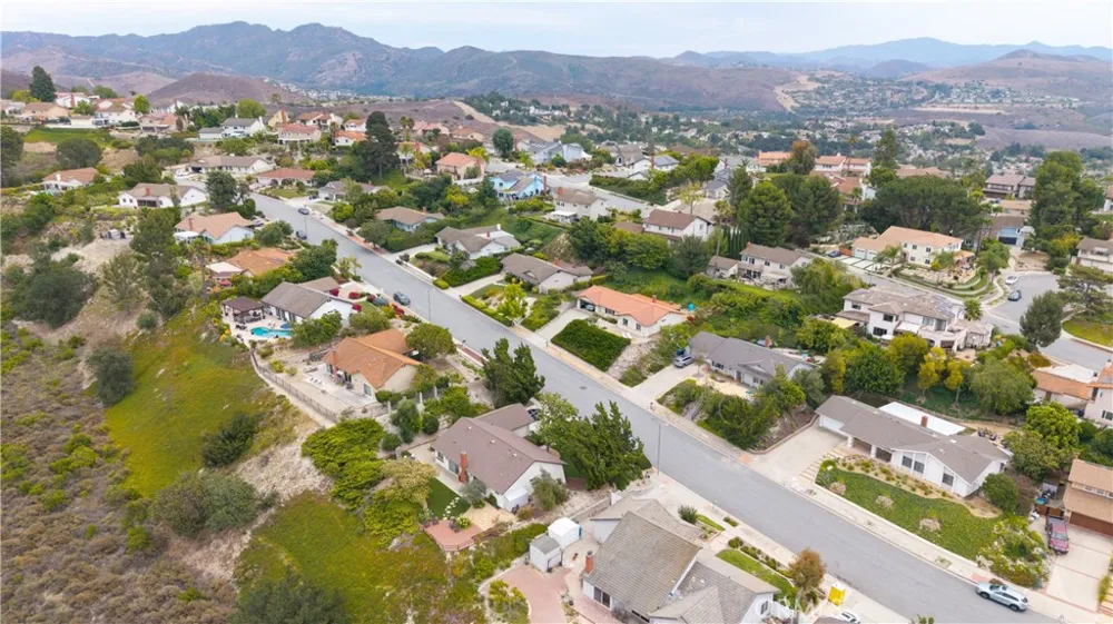 2378 Avenida Otono Thousand Oaks, CA 91362