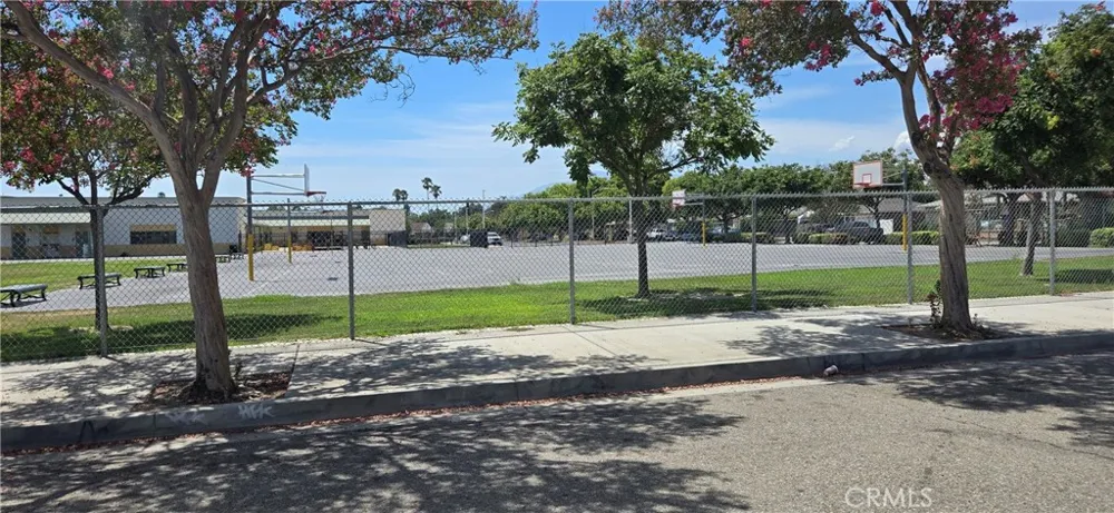 559 W 25th San Bernardino, CA 92405