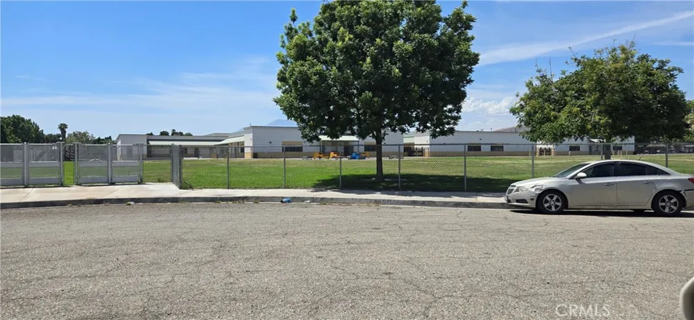 559 W 25th San Bernardino, CA 92405