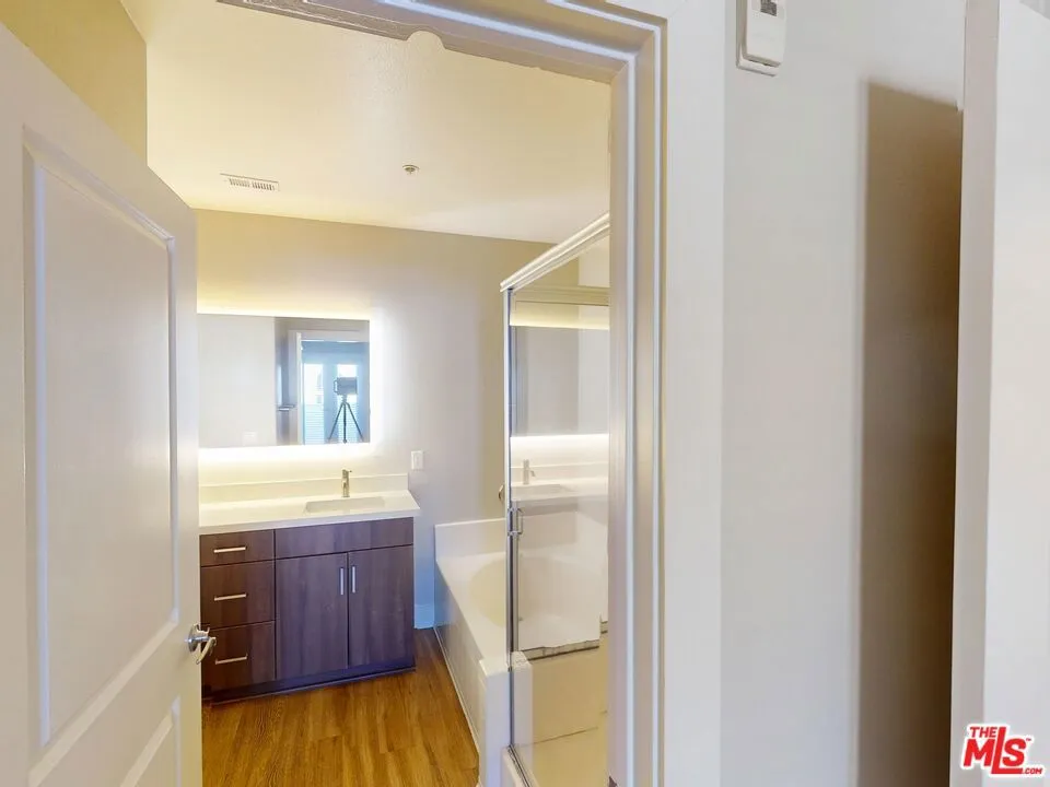 1041 Glendon Avenue #4151 Los Angeles, CA 90024