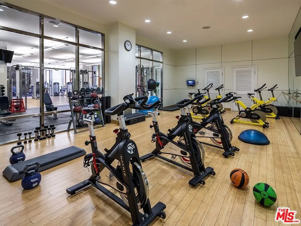 1041 Glendon Avenue #4151 Los Angeles, CA 90024
