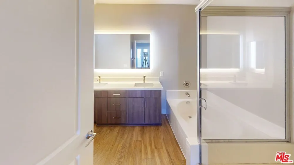 1041 Glendon Avenue #4151 Los Angeles, CA 90024