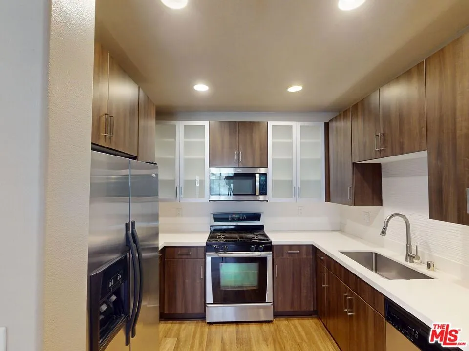 1041 Glendon Avenue #4151 Los Angeles, CA 90024