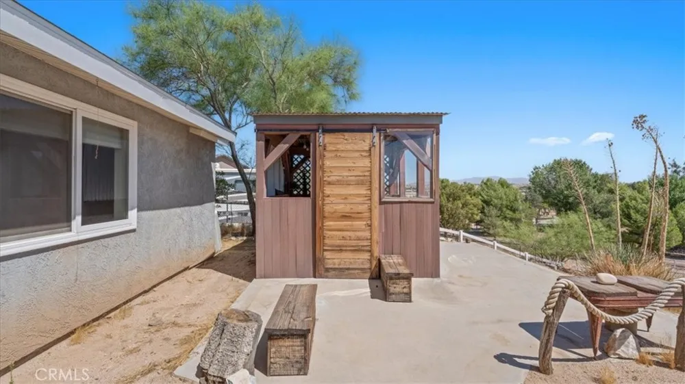 18977 Covina Hesperia, CA 92345