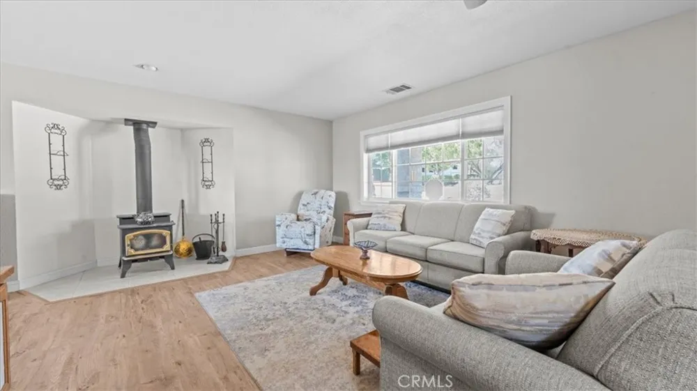 18977 Covina Hesperia, CA 92345