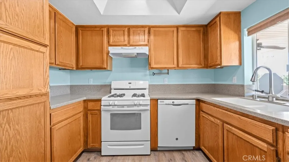 18977 Covina Hesperia, CA 92345