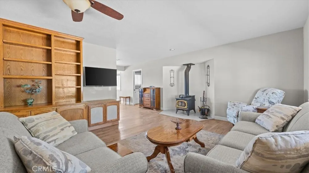 18977 Covina Hesperia, CA 92345