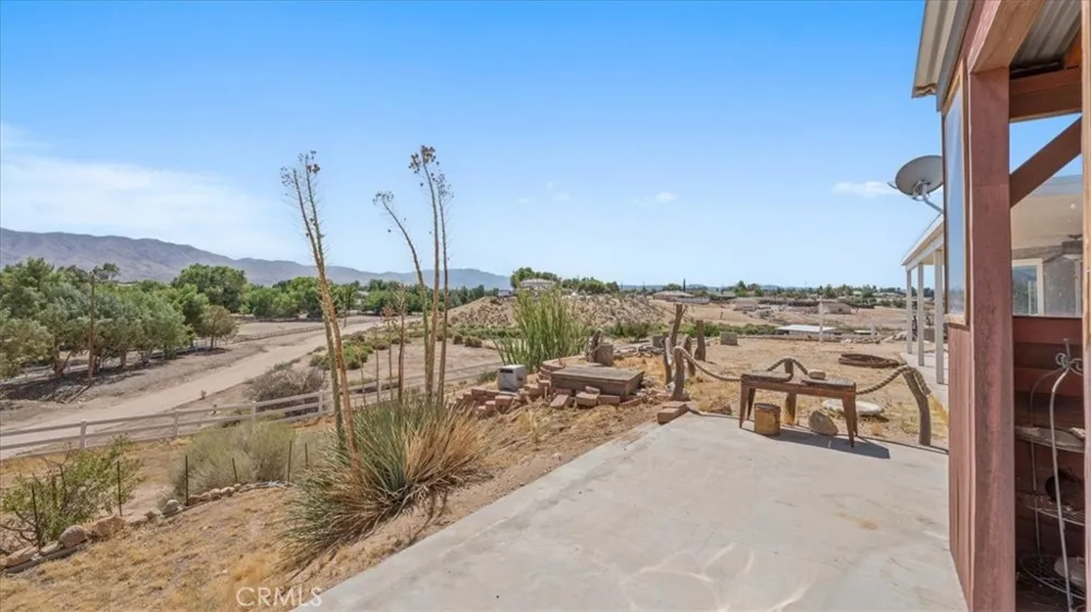 18977 Covina Hesperia, CA 92345