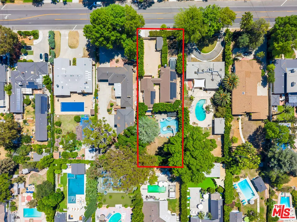 5923 Corbin Avenue Tarzana, CA 91356