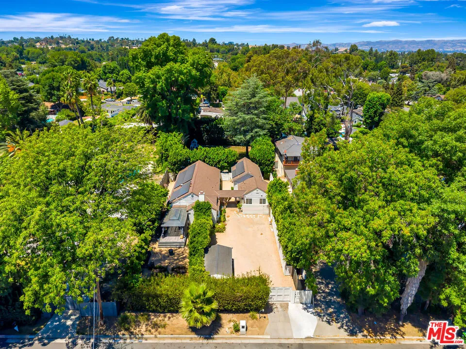5923 Corbin Avenue Tarzana, CA 91356