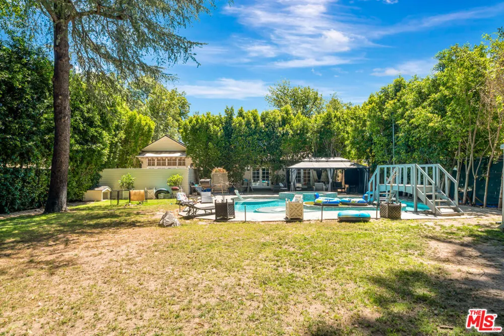 5923 Corbin Avenue Tarzana, CA 91356