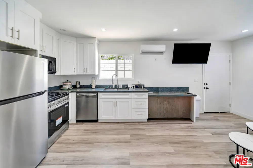 5923 Corbin Avenue Tarzana, CA 91356