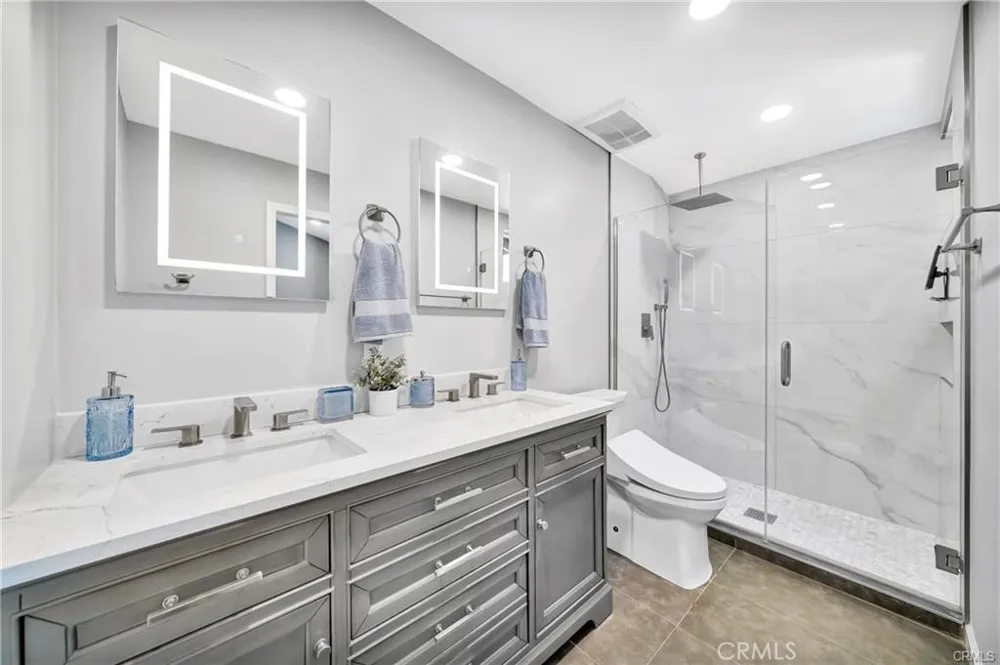 18631 Collins #10 Tarzana, CA 91356