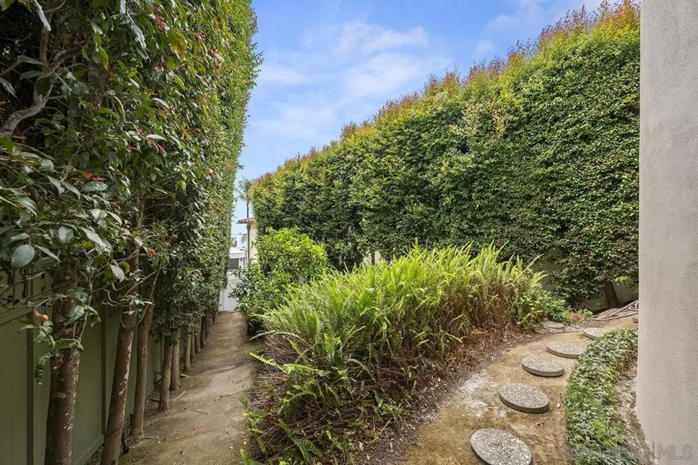 7612 Hillside Dr La Jolla, CA 92037